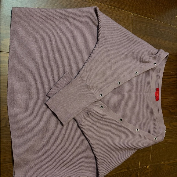 Women's top - Picture 2 of 3